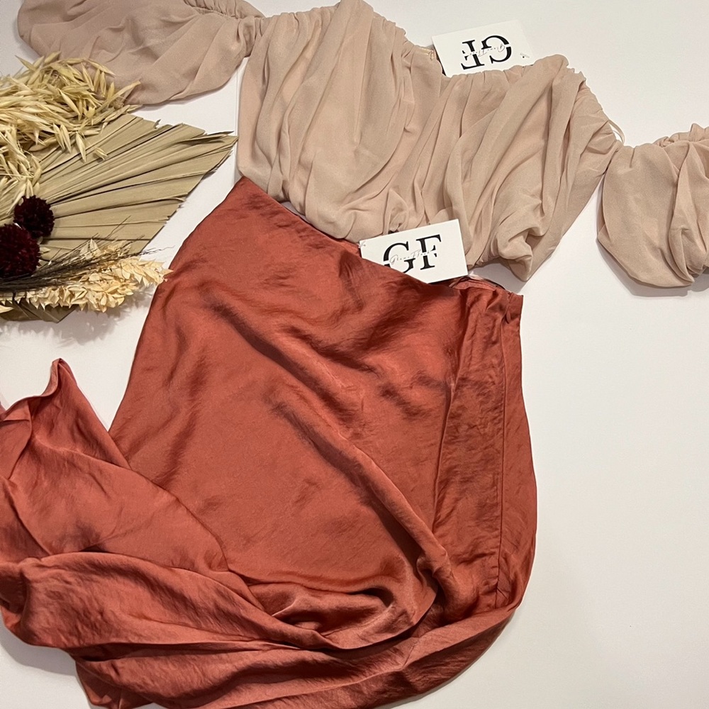 On Sale 🔴 Skirt 🤍